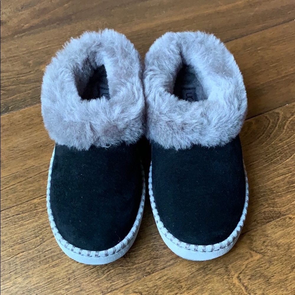 UGG NIB Black Wrin Slipper Moccasins - Picture 2 of 10